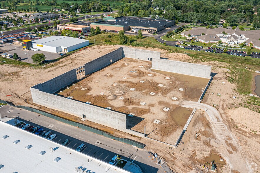 More Photos Of Delta Crossing- Big Box, Lansing General Retail For Lease