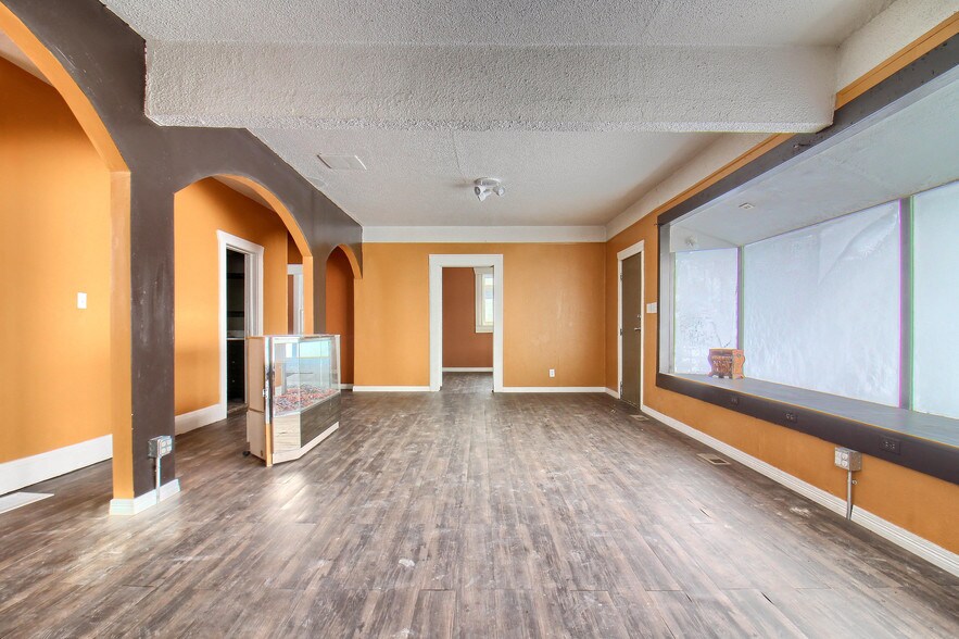 More Photos Of 2555 Sheridan Blvd, Edgewater Storefront Retail Office For Sale