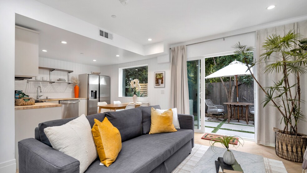More Photos Of 1351 Seward St, Los Angeles Apartments For Sale