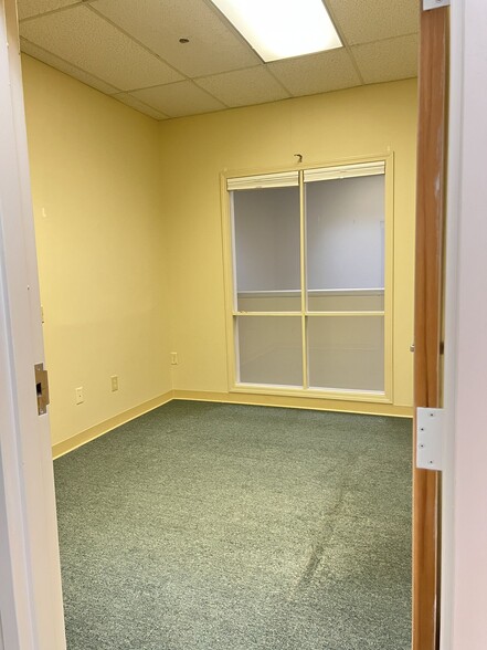 More Photos Of 1006-1008 Main St, Branford Storefront Retail Office For Lease