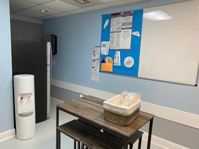 More Photos Of 5040 Snapfinger Woods Dr, Decatur Medical For Lease