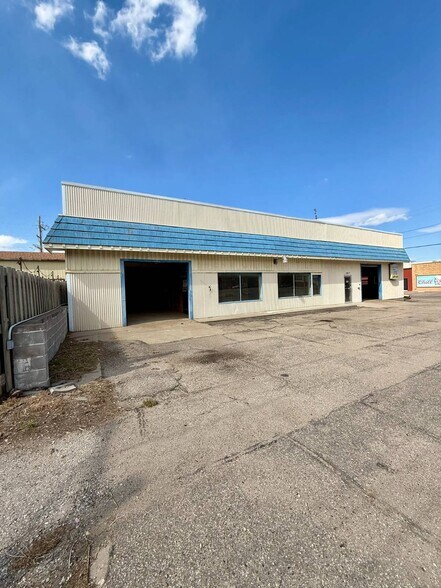 More Photos Of 305 W 5th St, Concordia Industrial For Lease