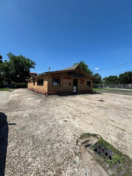 More Photos Of 3815 Cavalcade St, Houston Restaurant For Sale