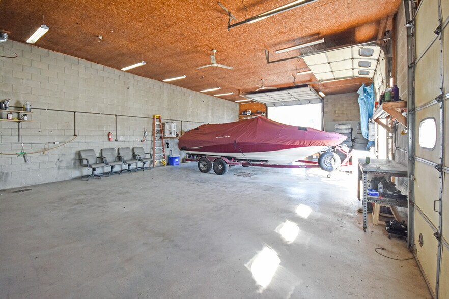 More Photos Of 100 W Falcon Hwy, Flanagan Flex For Sale