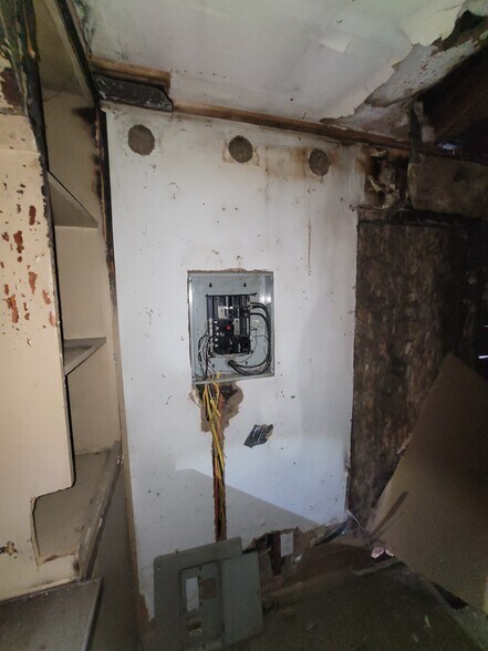 More Photos Of 1823 W 8th St, Muncie Multifamily For Sale