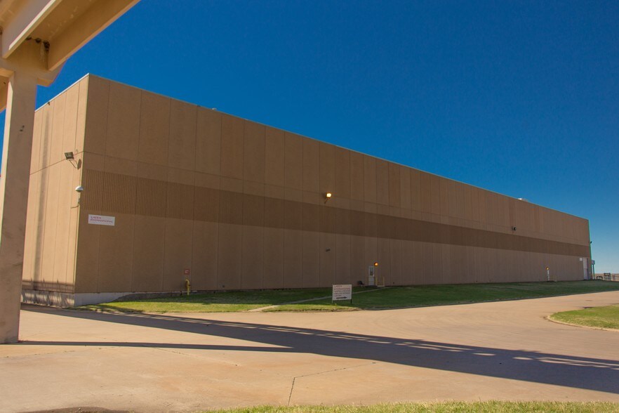 More Photos Of 8600 N Central Fwy, Wichita Falls Manufacturing For Sale
