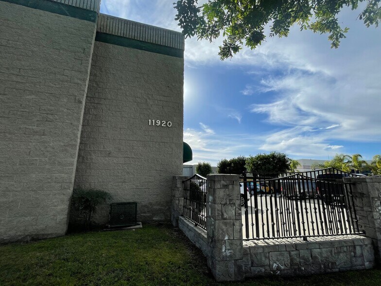 More Photos Of 11920 Goldring Rd, Arcadia Warehouse For Sale