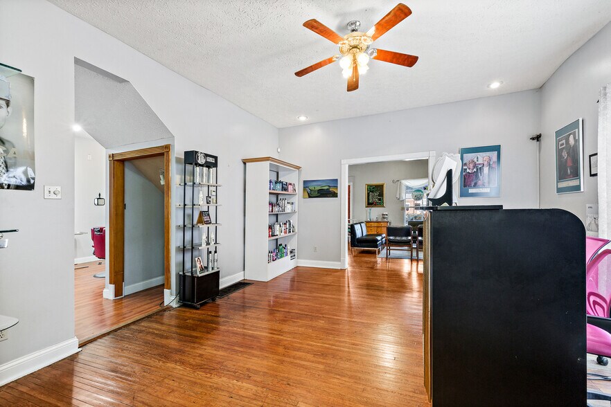 More Photos Of 2048 Winchester Ave, Ashland General Retail For Sale