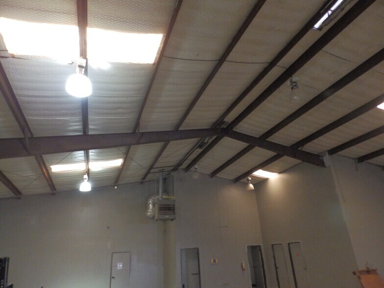 More Photos Of 2005 Tile Factory Rd, Palestine Manufacturing For Lease