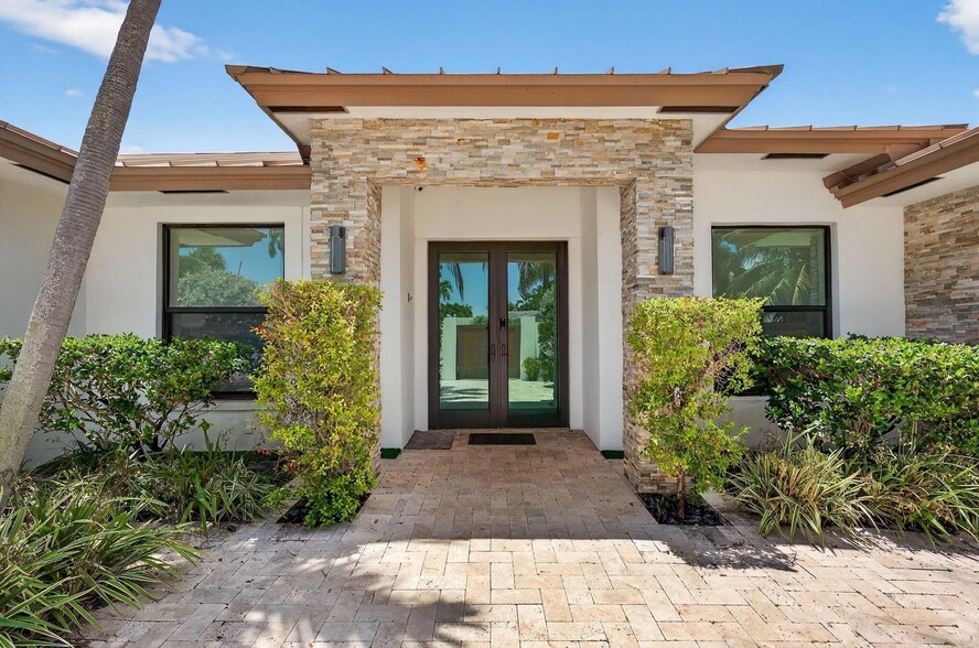 Primary Photo Of 2460 NE 36th St, Fort Lauderdale Specialty For Sale