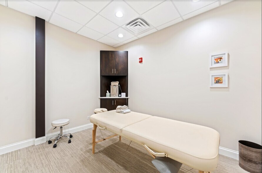 More Photos Of 230 E Ogden Ave, Hinsdale Medical For Sale