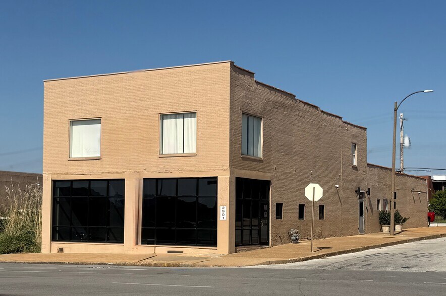 Primary Photo Of 2901 Olive St, Saint Louis General Retail For Lease