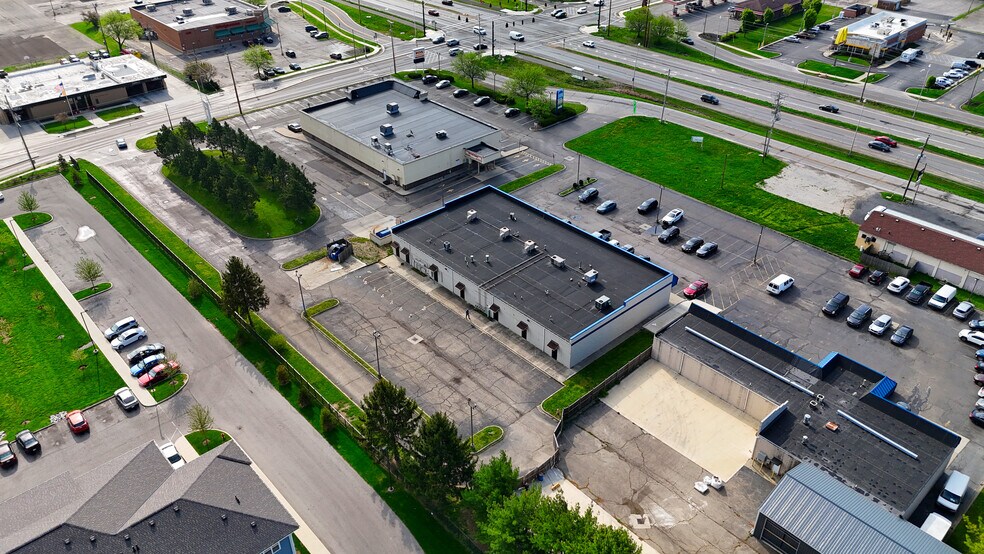 More Photos Of 2050-2090 E Dublin Granville Rd, Columbus General Retail For Lease
