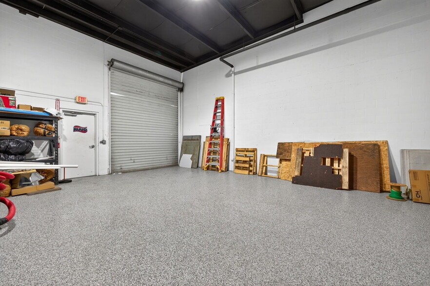 More Photos Of 12220 Towne Lake Dr, Fort Myers Unknown For Lease