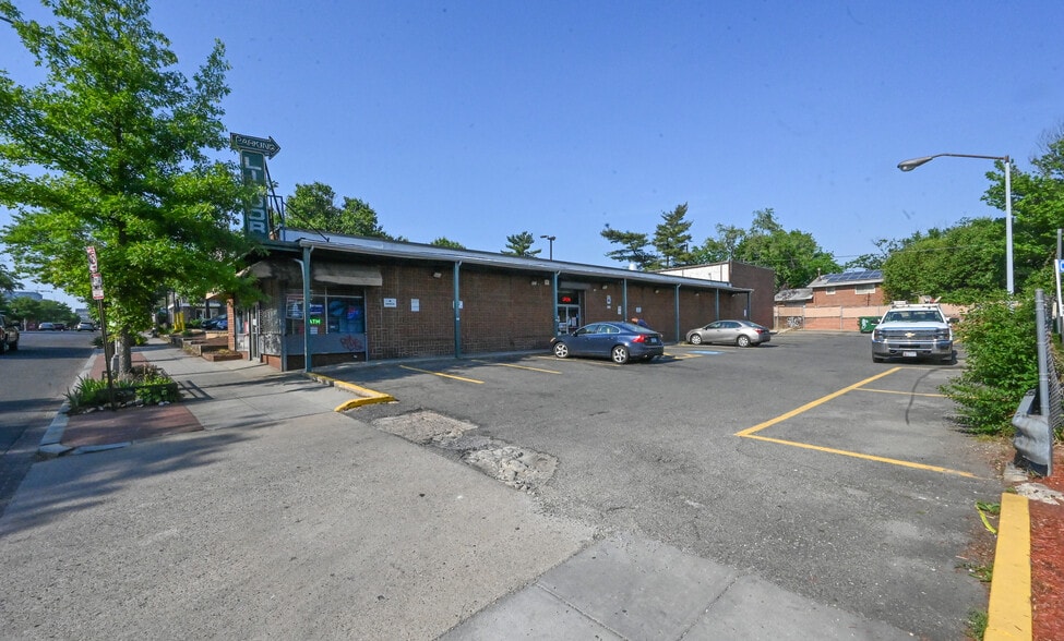 More Photos Of 7421 Georgia Ave NW, Washington Freestanding For Lease