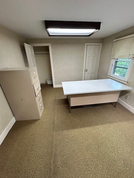 More Photos Of 519 E Genesee St, Fayetteville Office For Sale
