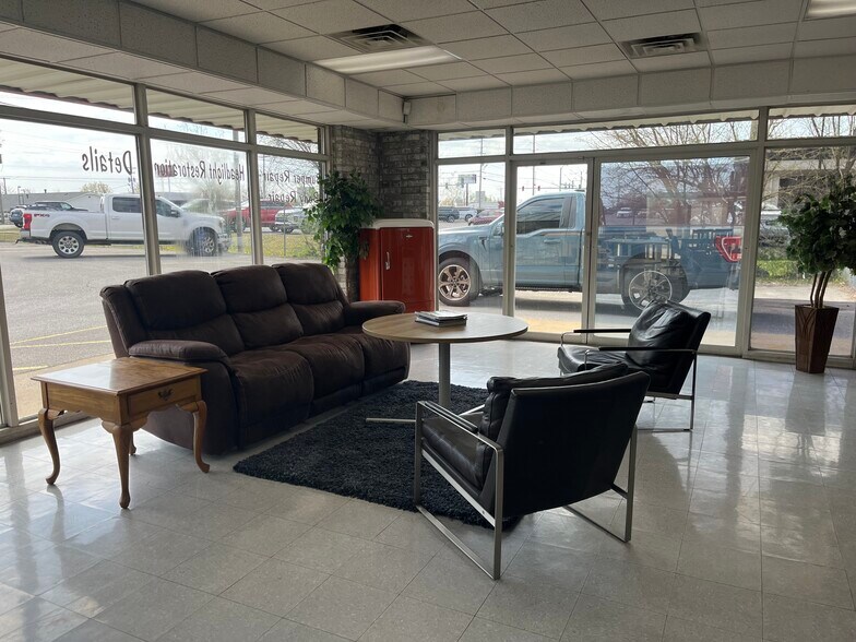 More Photos Of 3504 S Thompson St, Springdale Freestanding For Sale