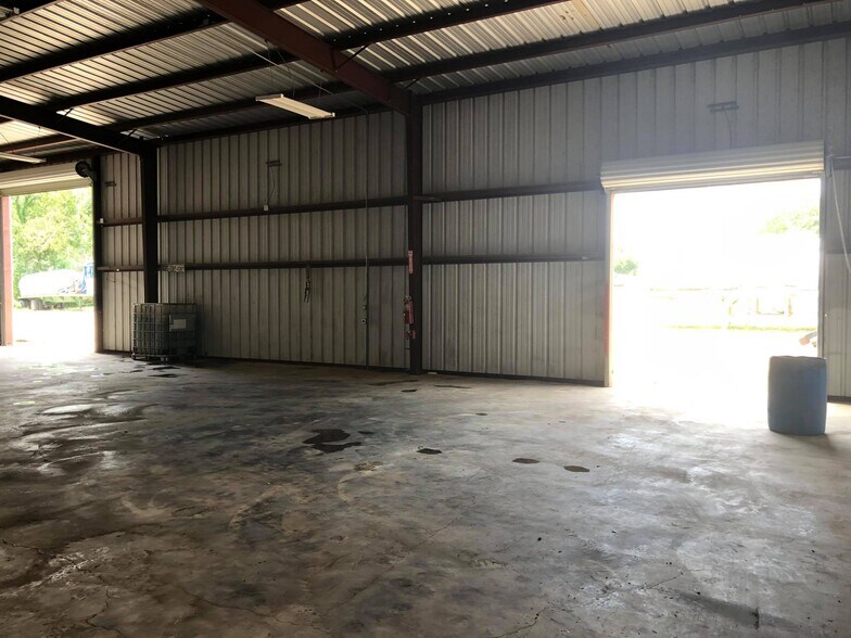 More Photos Of 12440 US Hwy 181 S, San Antonio Flex For Sale