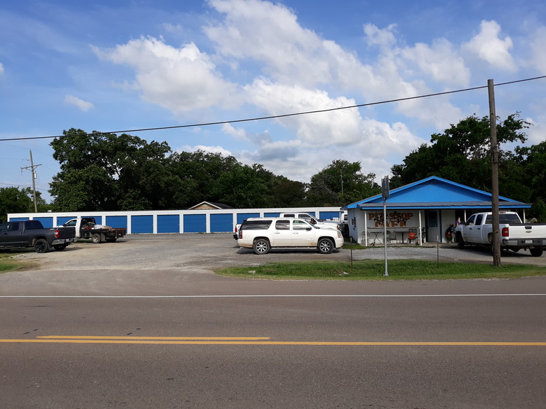 Primary Photo Of 22051 Hwy 90, Bedias Self Storage For Sale