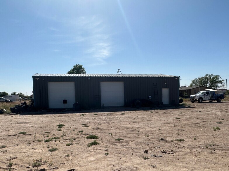 More Photos Of 210 Vicksburg St, Odessa Industrial For Lease