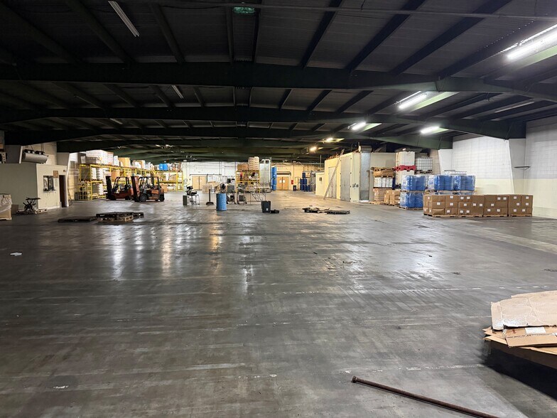 More Photos Of 636 S Turnbull Canyon Rd, City of Industry Manufacturing For Lease