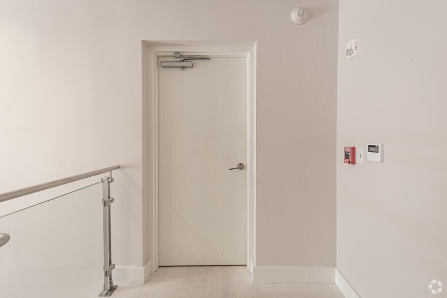 More Photos Of 70 Royal Poinciana Plz, Palm Beach Unknown For Lease