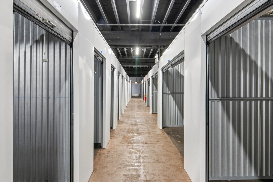 More Photos Of 4343 S Ashland Ave, Chicago Self Storage For Lease