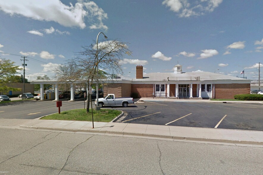 More Photos Of 770 E Mount Morris St, Mount Morris Bank For Lease