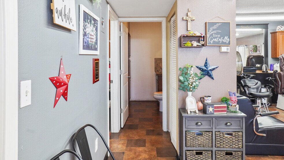 More Photos Of 716 E Main St, Othello Storefront Retail Office For Sale