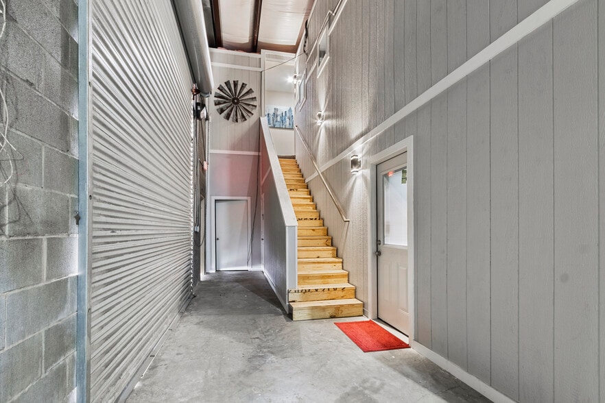 More Photos Of 25349-25351 Borough Park Dr, Spring Light Manufacturing For Sale