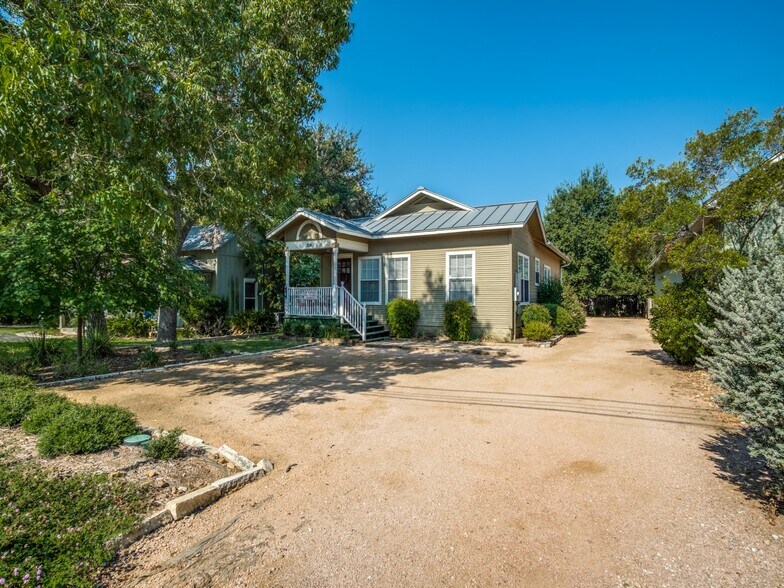 More Photos Of 118 N Plant Ave, Boerne Medical For Lease