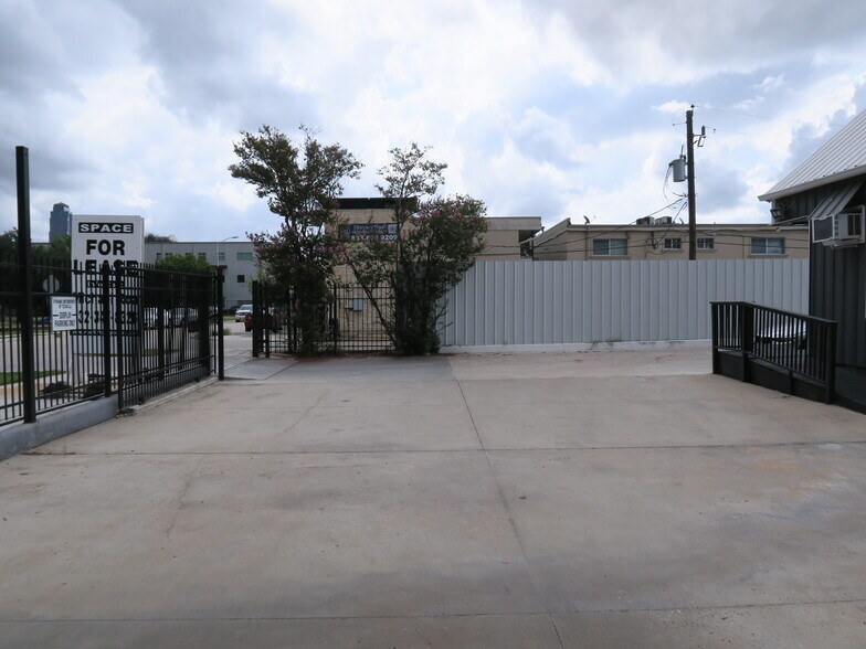 More Photos Of 5707 Schumacher Ln, Houston Auto Dealership For Lease