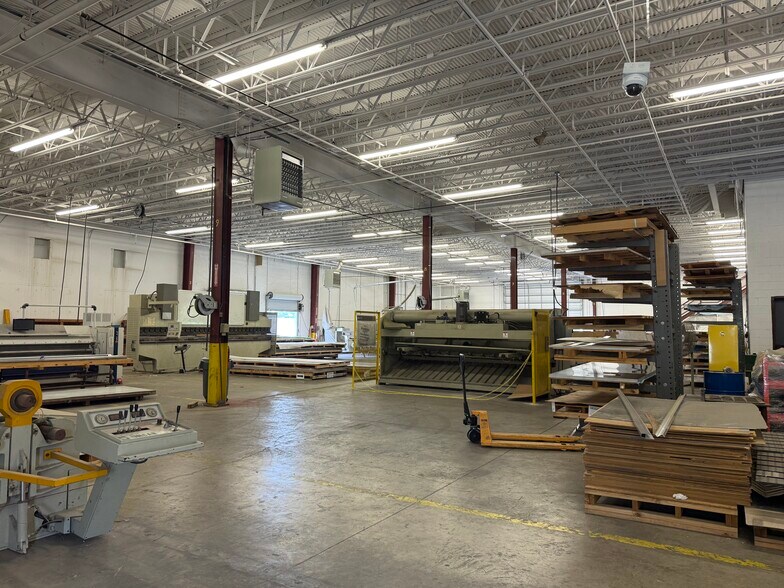 More Photos Of 2000 E Richmond Ave, Fort Worth Warehouse For Lease