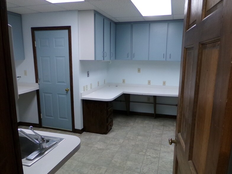 More Photos Of 401 Gilford Ave, Gilford Medical For Sale