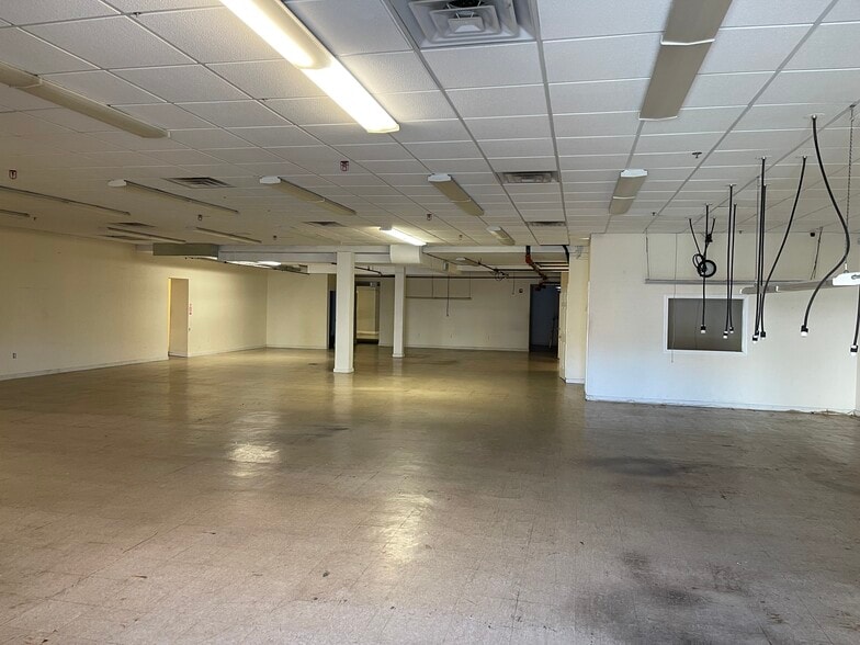 More Photos Of 1015 Broad St, Newark Storefront Retail Office For Lease