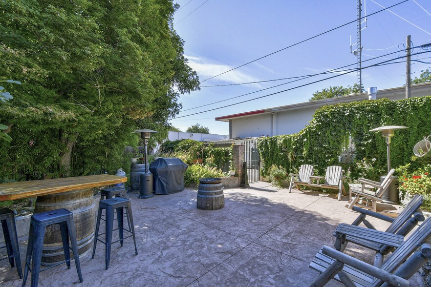 More Photos Of 121 8th St, Colusa Showroom For Sale