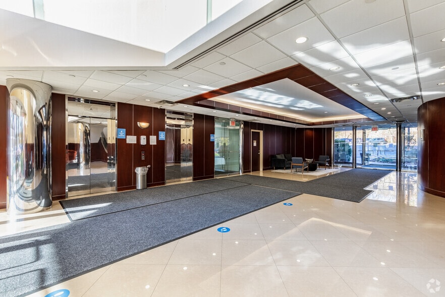 More Photos Of 399 Knollwood Rd, White Plains Office For Lease