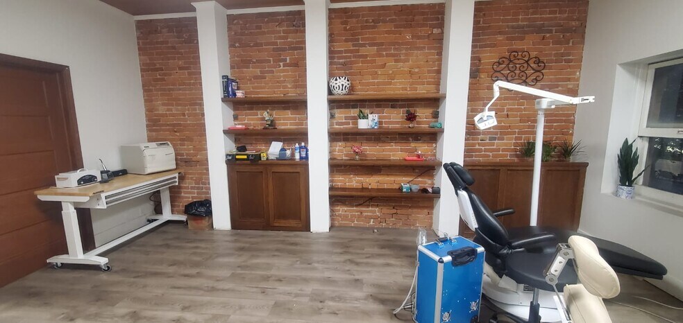 More Photos Of 412 W 4th St, Santa Ana Storefront Retail Office For Lease