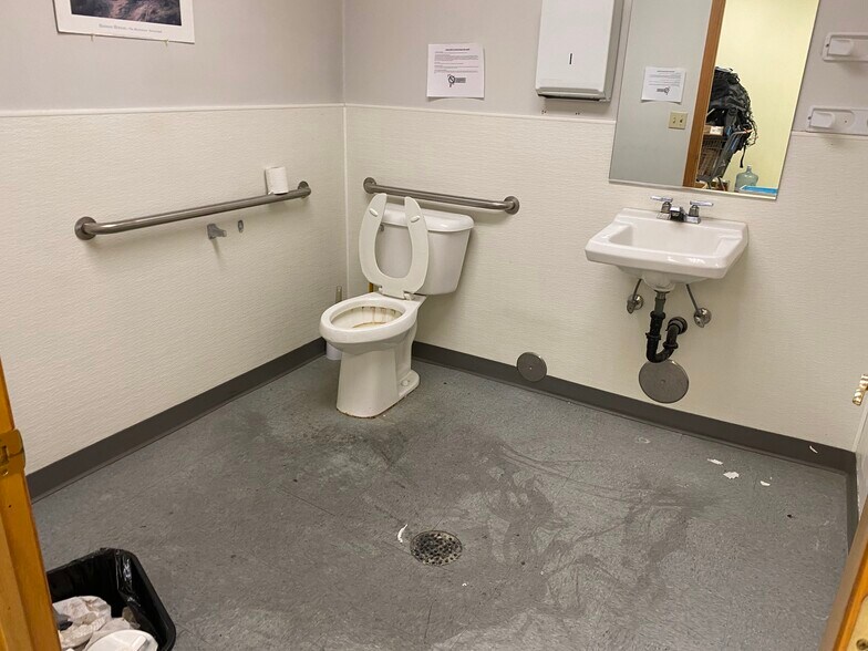 More Photos Of 957 N Main St, Layton Unknown For Lease