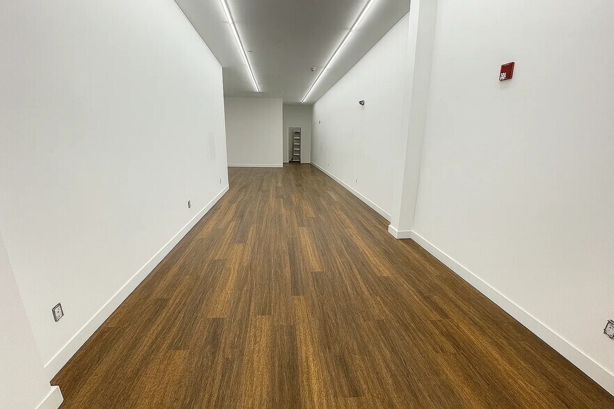 More Photos Of 309 S 60th St, Philadelphia Storefront Retail Residential For Lease