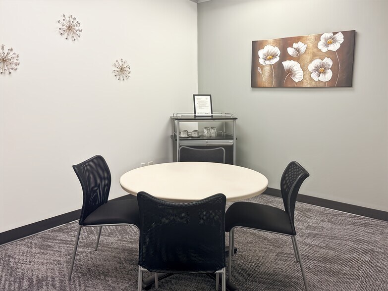 More Photos Of 21 Waterway Ave, The Woodlands Coworking Space