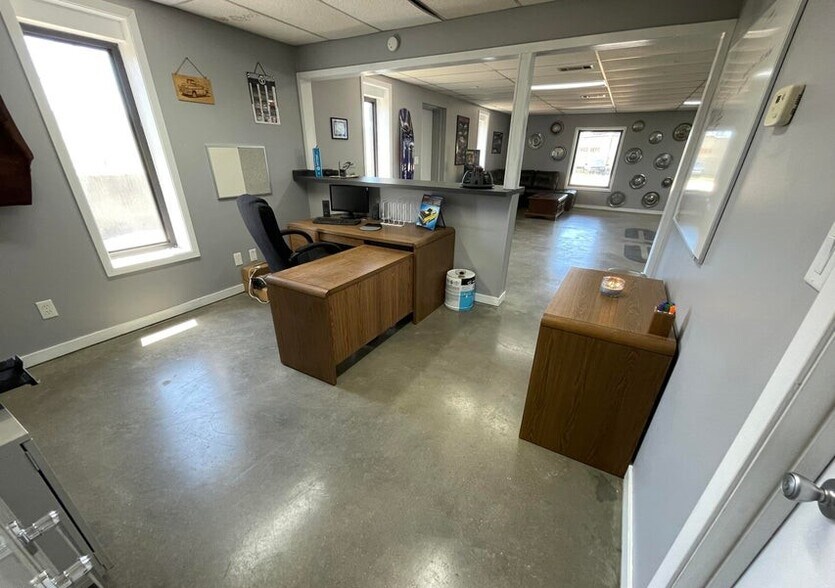 More Photos Of 5493 I 55 S, Byram Light Manufacturing For Sale