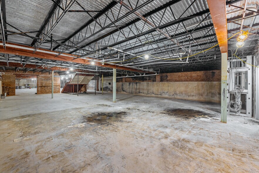 More Photos Of 116 S Broad St, Monroe Restaurant For Lease