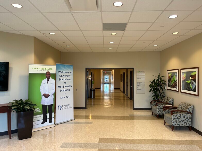 More Photos Of 163 River Oaks Dr, Canton Medical For Lease