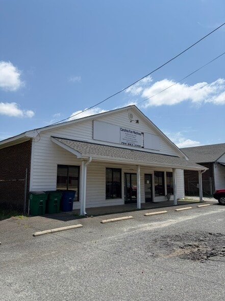 More Photos Of 12056 Stallings Commerce Dr, Matthews Showroom For Lease