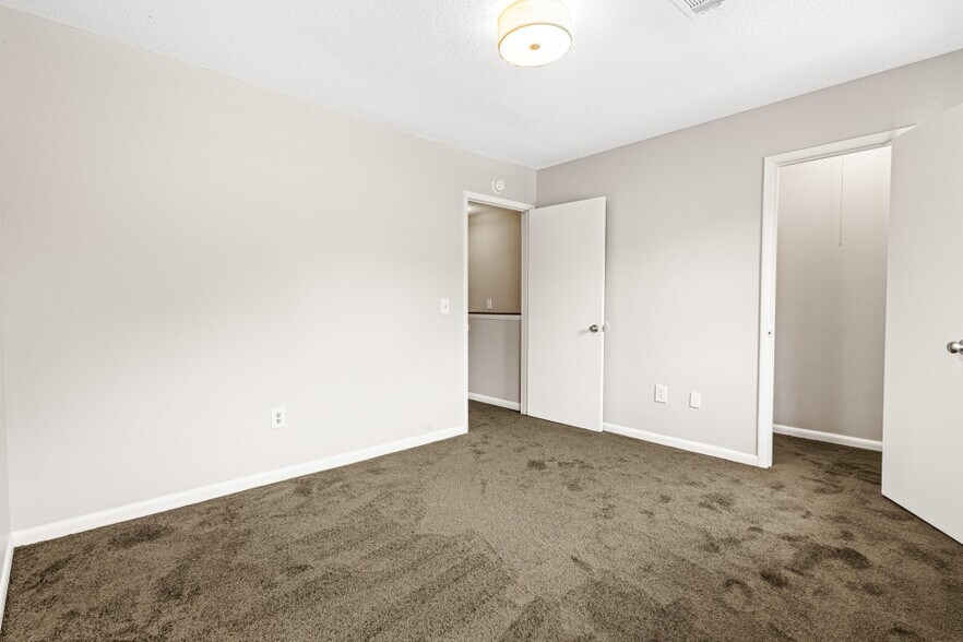 More Photos Of 82 Berry Dr, Newnan Apartments For Sale