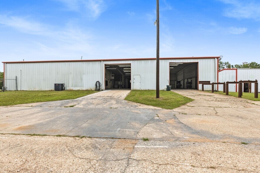 More Photos Of 516 FM 3083 Rd, Conroe Industrial For Lease