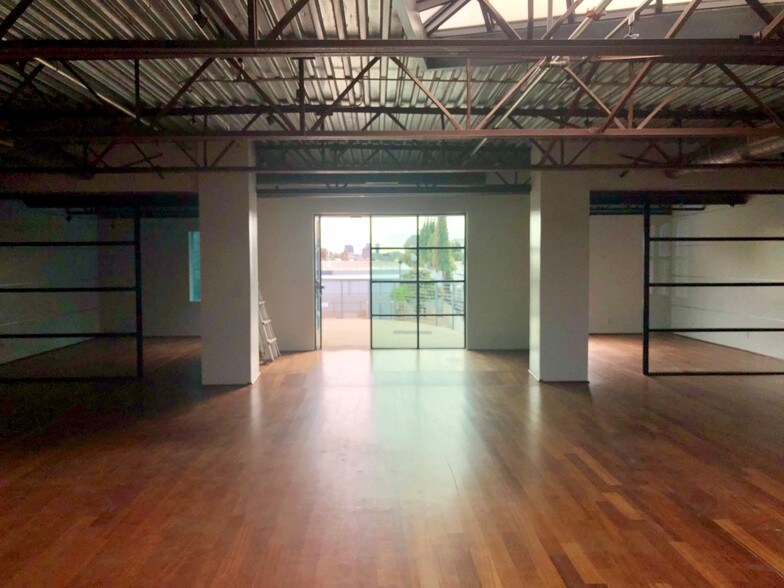 More Photos Of 1445 N Stanley Ave, Los Angeles Office For Lease