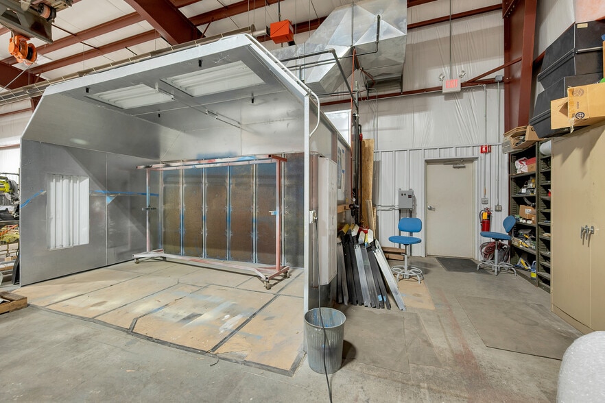 More Photos Of 1725 Suburban Dr, De Pere Manufacturing For Sale