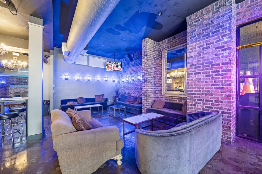 More Photos Of 809 Congress St, Houston Restaurant For Sale
